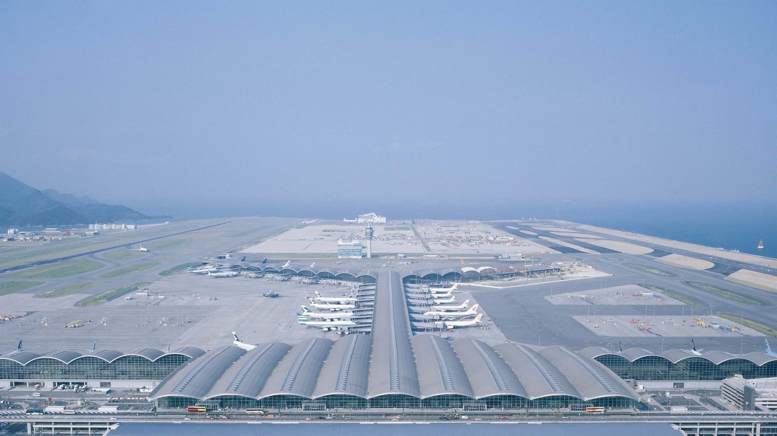 由福斯特建筑事务所设计的香港国际机场-现代最具雄心的建筑- Sheet1
