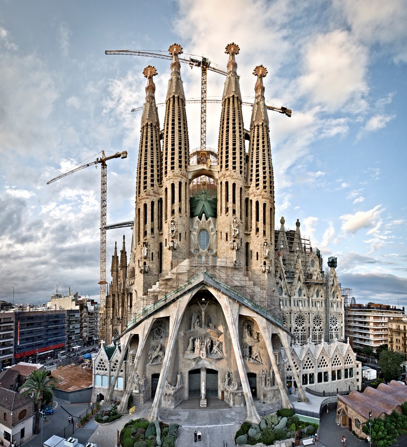 Book in Focus: Gaudi - The complete buildings by Rainer Zerbst - Sheet3