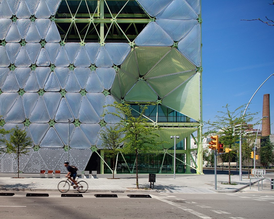 媒体议会，巴塞罗那:建筑性能的大胆方法- Sheet1