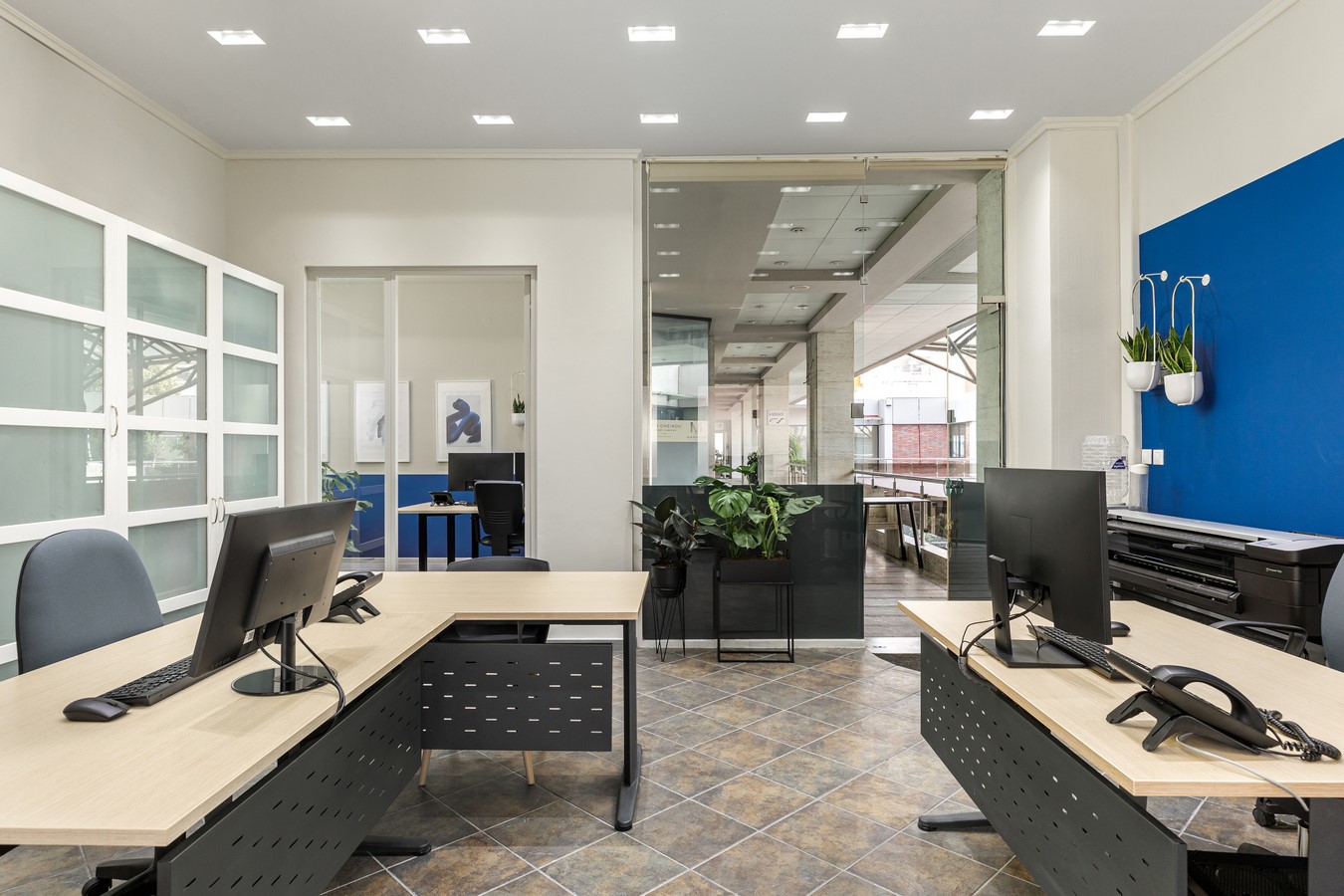 工程公司办公室由Square Design Interiors设计- Sheet5