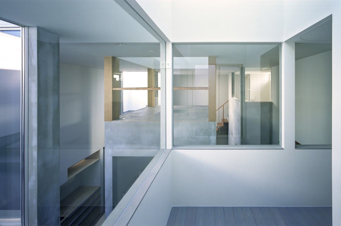由藤原室建筑师设计的带有光的空洞的房子- Sheet2