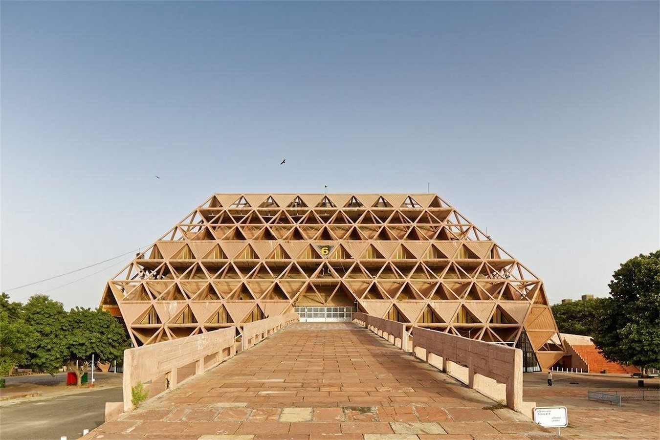 Raj Rewal:结合现代主义与传统印度建筑的建筑师- Sheet8