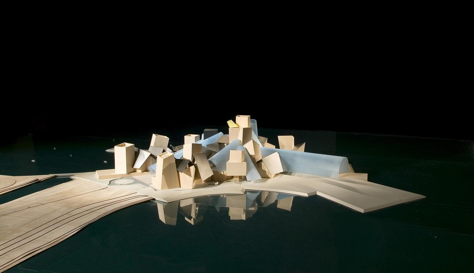弗兰克·盖里:创造雕塑建筑的解构主义建筑师- Sheet23
